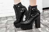 Schnürschuhe aus weichem Leder
